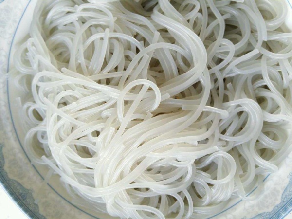 內蒙古某鮮粉條查出鋁殘留超標，食品安全檢測儀幫助企業(yè)解決此問(wèn)題